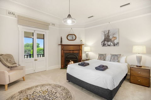 Magnificent Cotillion By Your Innkeeper - Accommodation Cairns 4