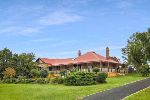 Magnificent Cotillion By Your Innkeeper - Accommodation Cairns 0