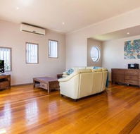 Beach House on Katherine Circuit - Accommodation Cairns