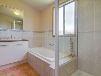 Beach House On Katherine Circuit - Accommodation Cairns 6