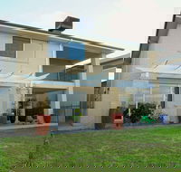 Waterfront Villa in Sanctuary Lakes - Accommodation Cairns