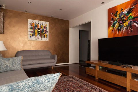 Bright & Spacious 2 Bedroom Apartment In Windsor - Accommodation Cairns 5