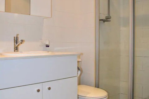 Tranquil 1 Bedroom Apartment With Sunny Courtyard - Accommodation Cairns 0