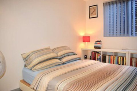 Tranquil 1 Bedroom Apartment With Sunny Courtyard - Accommodation Cairns 4