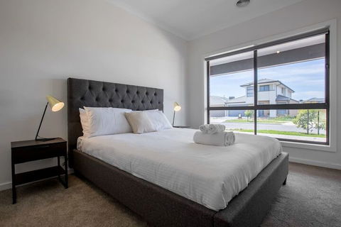 Comfy And Warm Home In Point Cook - Accommodation Cairns 4