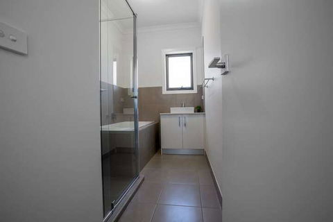 Comfy And Warm Home In Point Cook - Accommodation Cairns 2