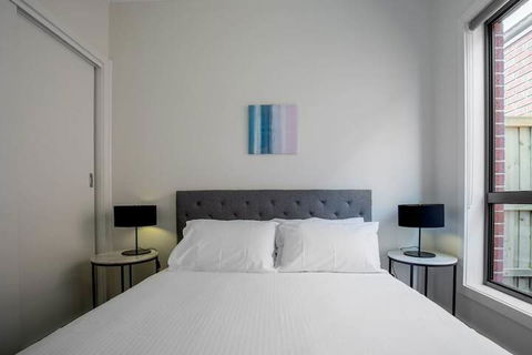 Comfy And Warm Home In Point Cook - Accommodation Cairns 7