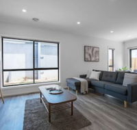 Comfy And Warm Home In Point Cook - Accommodation Cairns