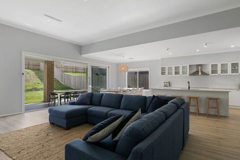 Breeze On Inn Surf Side Free Wifi & Netflix - Accommodation Cairns 2