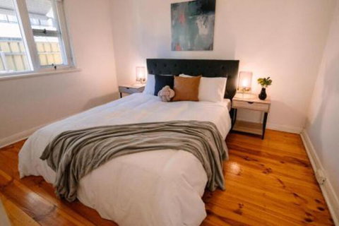 A Wave Away At Glenelg Cosy Unit Near The Beach - Accommodation Cairns 2