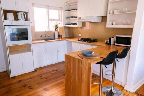 A Wave Away At Glenelg Cosy Unit Near The Beach - Accommodation Cairns 5