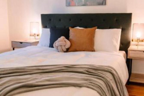 A Wave Away At Glenelg Cosy Unit Near The Beach - Accommodation Cairns 7