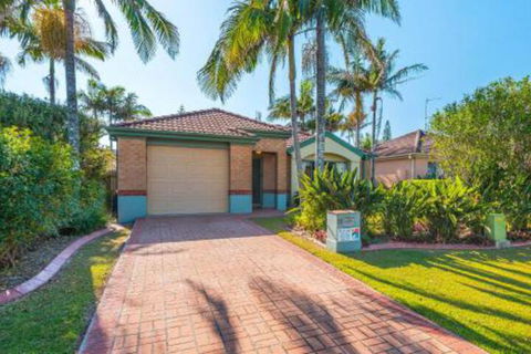 Beachside 22 LJHooker Yamba - Accommodation Cairns 5