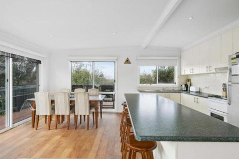 THE BEACH HIVE PET FRIENDLY (OUTSIDE ONLY) INLET SIDE - Accommodation Cairns 4