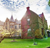 Overnewton Castle - Accommodation Cairns