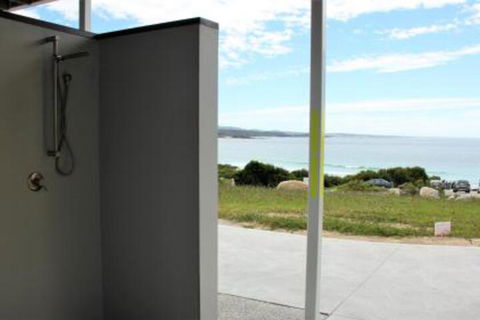 BEACHHOUSE BINALONG Luxury Waterfront Holiday House At Bay Of Fires - Accommodation Cairns 0