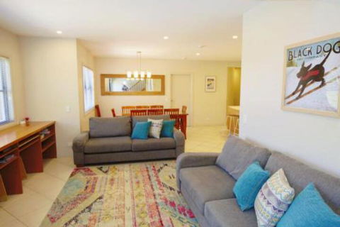 Banjos Way 2 / 23 Banjo Patterson Crescent - Accommodation Cairns 0