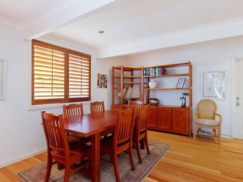 Beauty & The Beach 88 Foreshore Drive Large Home With WIFI & Water Views - Accommodation Cairns 5