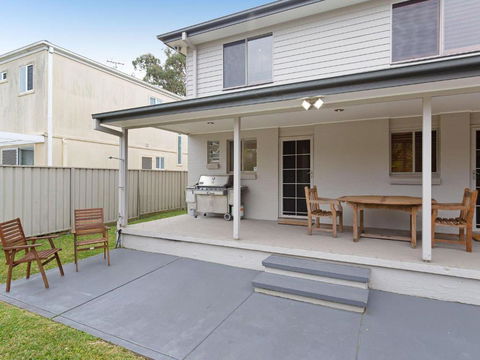 Beauty & The Beach 88 Foreshore Drive Large Home With WIFI & Water Views - Accommodation Cairns 2