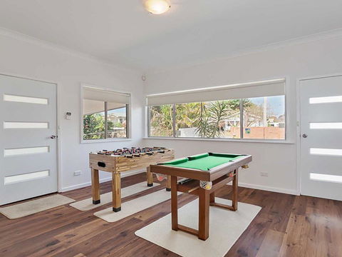 Beached Inn 93 Foreshore Drive Spacious Beach Front House - Accommodation Cairns 3