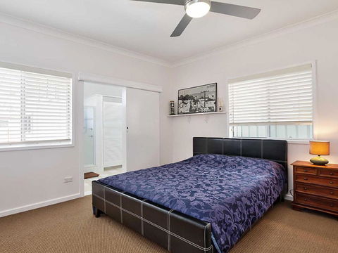 Beached Inn 93 Foreshore Drive Spacious Beach Front House - Accommodation Cairns 1