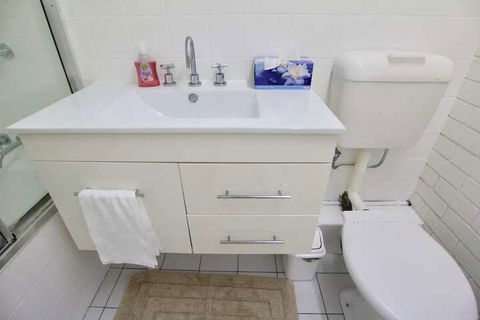 Modern Studio Apartment With Pool & Amazing Views - Accommodation Cairns 4