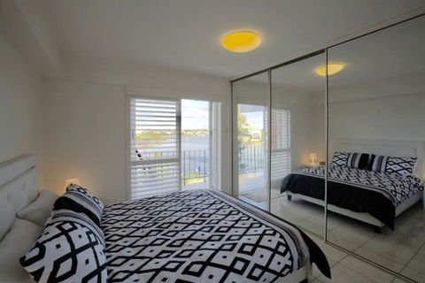 Modern Studio Apartment With Pool & Amazing Views - Accommodation Cairns 5