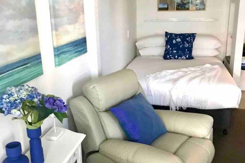 Beautiful Studio In Great Leafy Location - Accommodation Cairns 3