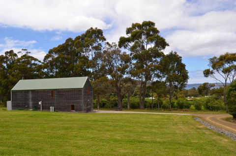 Herons Rise Vineyard Accommodation - Accommodation Cairns 1