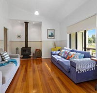 MERMAIDS on MARENGO large home with wifi - Accommodation Cairns