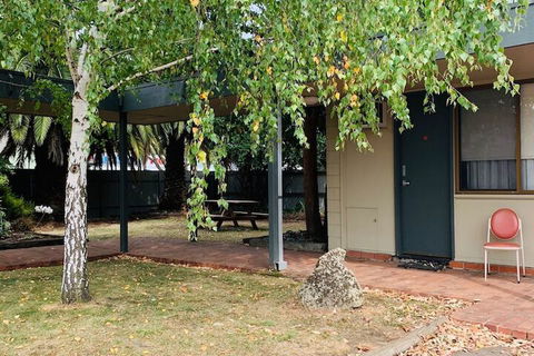 The Caledonian Hotel Motel - Accommodation Cairns 1