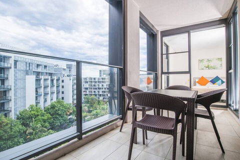 Bright & Modern! 2bed 2bath APT With Parking - Accommodation Cairns 4