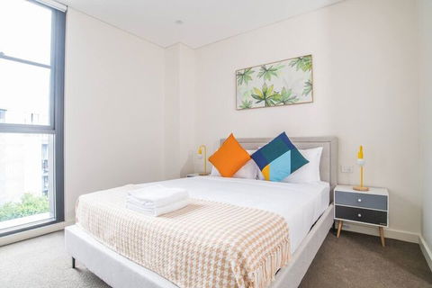 Bright & Modern! 2bed 2bath APT With Parking - Accommodation Cairns 7