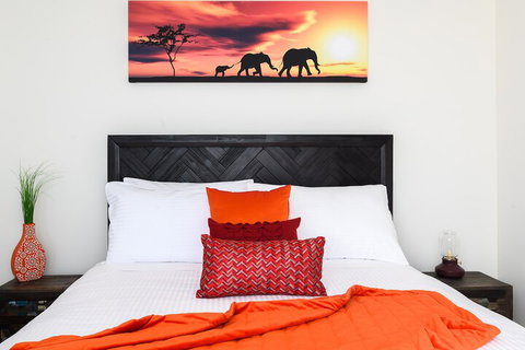 JUDD A Stylish Abode Awaits You - Accommodation Cairns 2