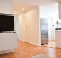 Light And Airy 2 Bedroom North Bondi Apartment