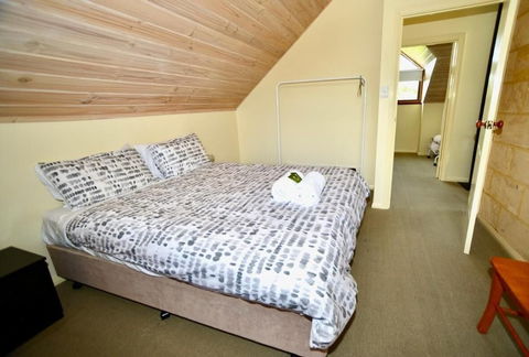 Cowrie Chalet - Accommodation Cairns 3