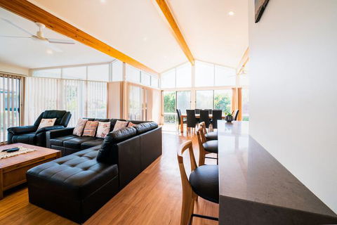 Beachfront Escape - Accommodation Cairns 5