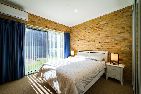 Beachfront Escape - Accommodation Cairns 7