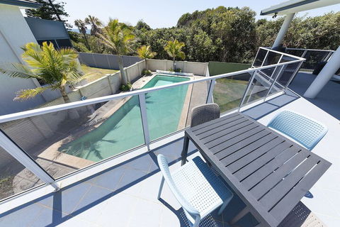 Beachfront Escape - Accommodation Cairns 4
