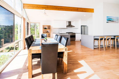 Beachfront Escape - Accommodation Cairns 3