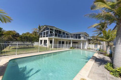 Beachfront Escape - Accommodation Cairns 0