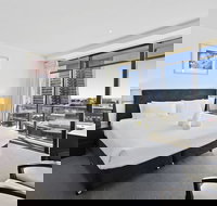 Holiday Holiday Circle On Cavill