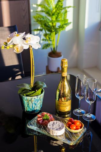 29 / F Private Apartment In Iconic Q Resort & Spa. Ocean & River Views - Accommodation Cairns 2