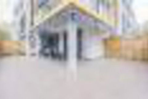 New Modern Apartment With Parking Near Amenities - Accommodation Cairns 4