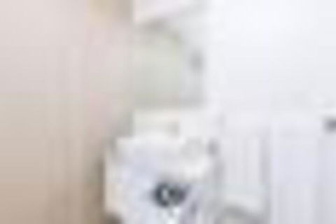 New Modern Apartment With Parking Near Amenities - Accommodation Cairns 5