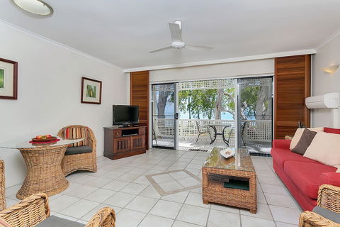 On Palm Cove Beachfront Apartments - Accommodation Cairns 5