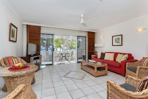 On Palm Cove Beachfront Apartments - Accommodation Cairns 4
