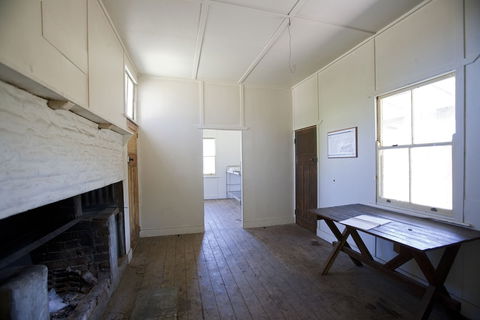 Brackens Hut - Accommodation Cairns 3