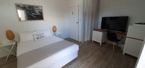 Beach Holiday Apartments Motel - Accommodation Cairns 3