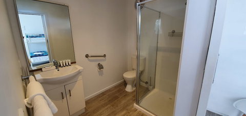 Beach Holiday Apartments Motel - Accommodation Cairns 0